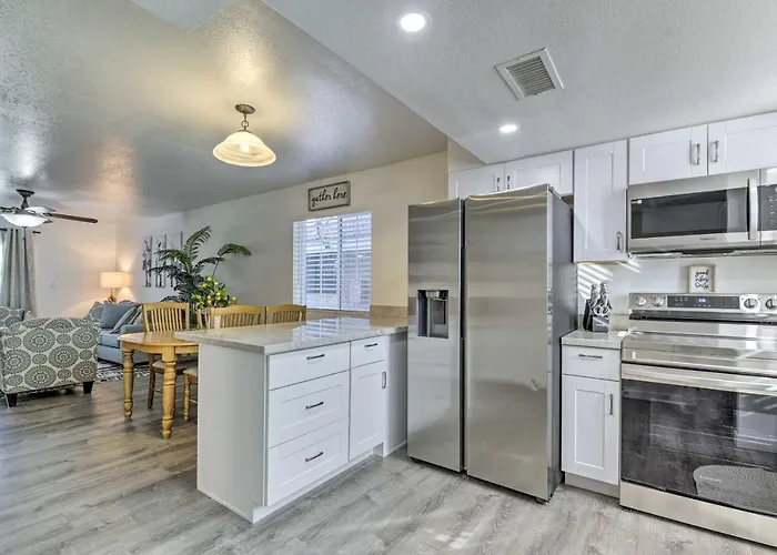 Holiday home Steps To Dtwn Gilbert! W/ Furnished Porch *